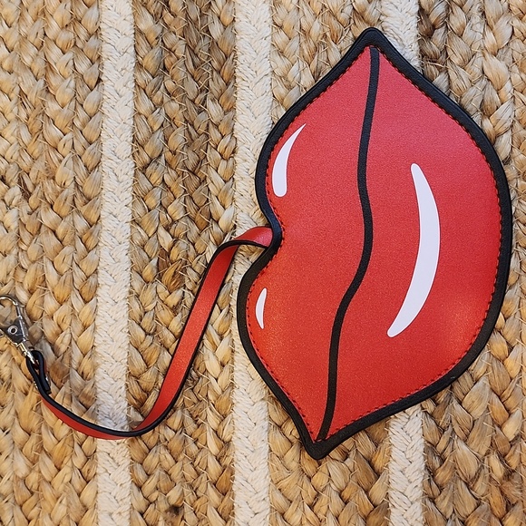 UNUSED Red Lips Key HOLDER BAG CHARM MIRROR - Picture 1 of 8